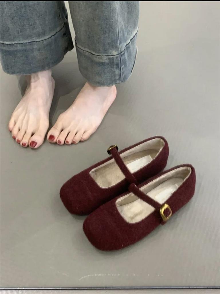 Mao Mao Mary Jane shoes for women's outer wear 2025 autumn velvet square head shallow mouth one-word buckle with flat bottom red beautiful single sho