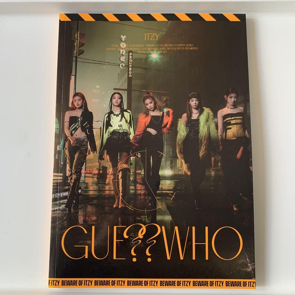 [USED] ITZY GUESS WHO First Press Bonus Album 3 Sets