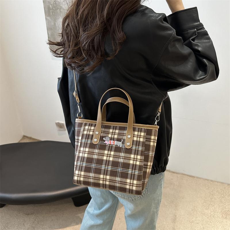Fashionable and Casual Tote Bag for Women New Style Small and Fresh Contrasting Striped Shoulder Bag Niche Design Crossbody Bag
