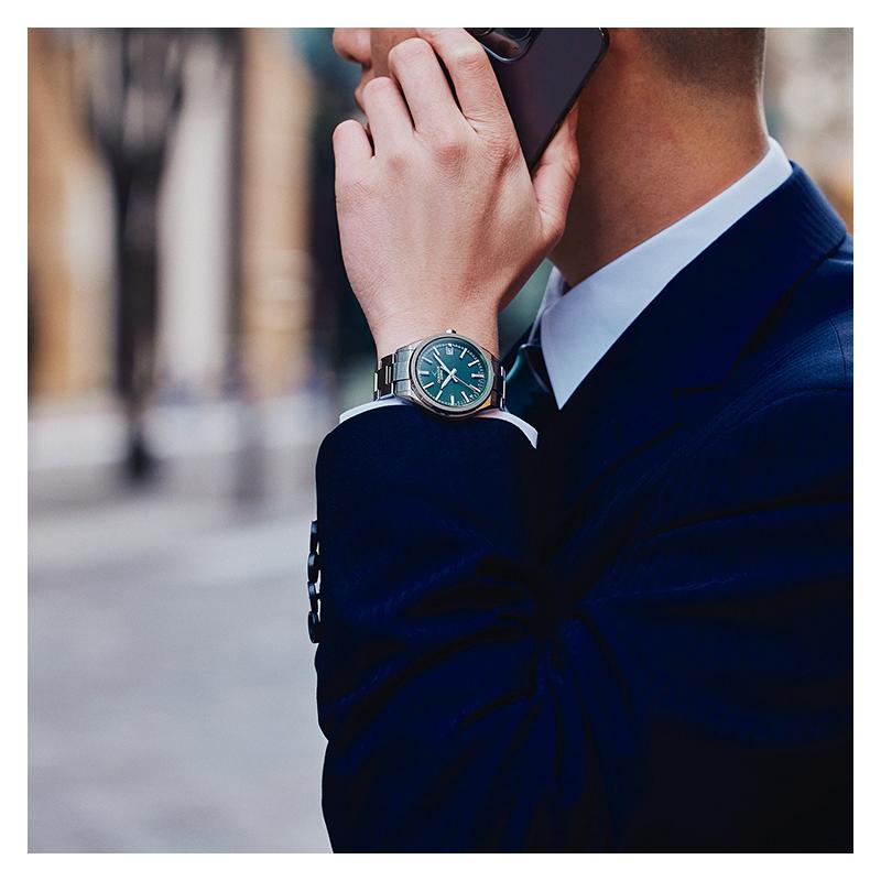 Casio OCEANUS series-disc three-hand series 100 meters waterproof quartz movement Japanese and Korean watch men's watch green dial OCW-T200S-3AJF