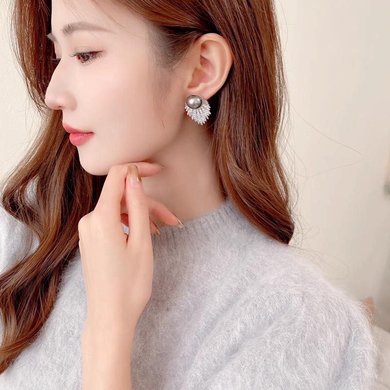 925 Silver Rhinestone Inlaid Pearl Stud Earrings - French Retro Fashion