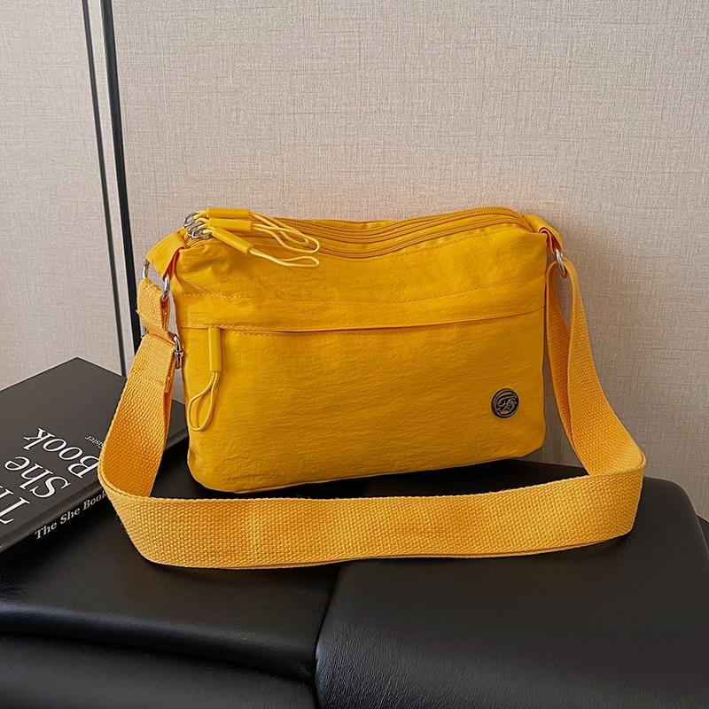 Korean version of fashion women's niche commuter small backpack 2025 new casual and lightweight shoulder messenger bag daily bag