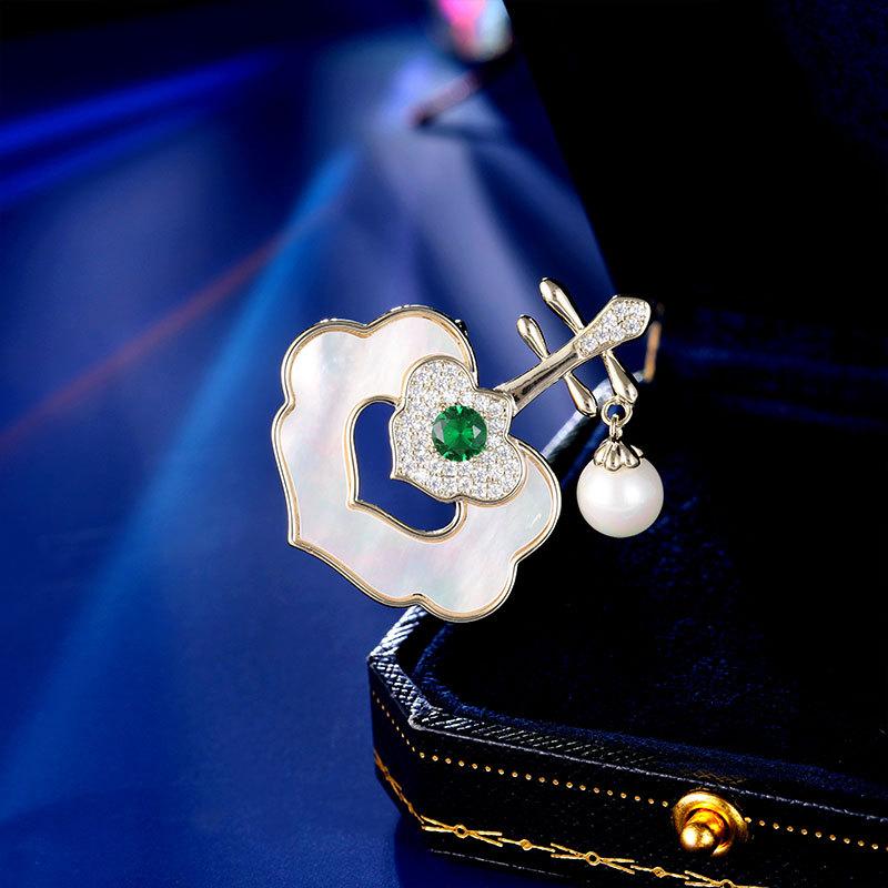 Women's Light Luxury Design Elegant Imitation Pearl Pipa Brooch Fashionable And Versatile Niche Design Sense Brooch