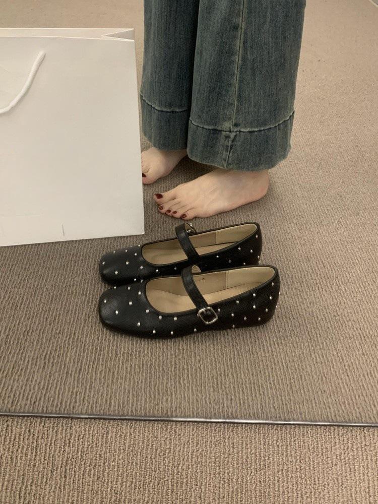

Нишевый дизайнерский смысл одно слово с внутренним увеличением высоты заклепки туфли Мэри Джейн женские красные свадебные туфли балетки квадратный носок одинарные туфли женские 40 чёрный