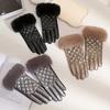 Stylish Women'S Warm Gloves with a Fuzzy Edge, Versatile for Casual Wear, Suitable for Outdoor Activities In Autumn And Winter with Finger Separation.