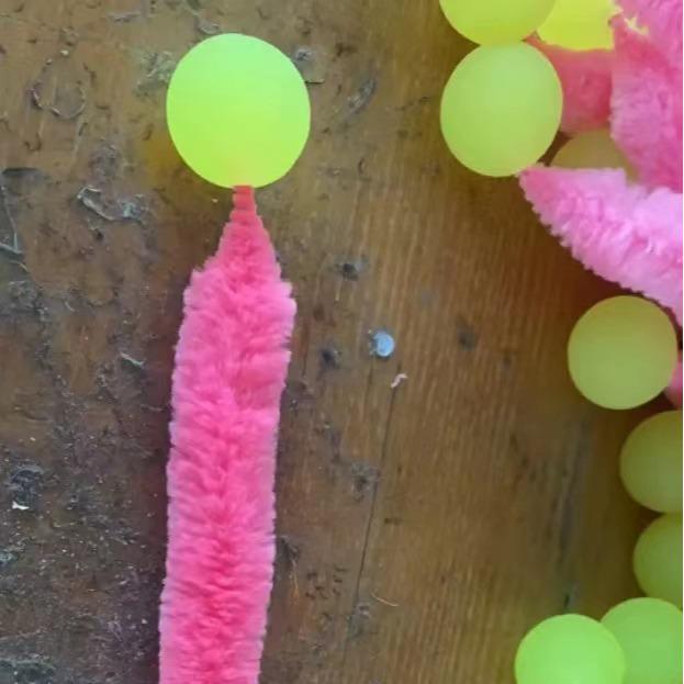 Leuchtende Regenbogenraupe Hüpfball Spielzeug für Katzen und Hunde