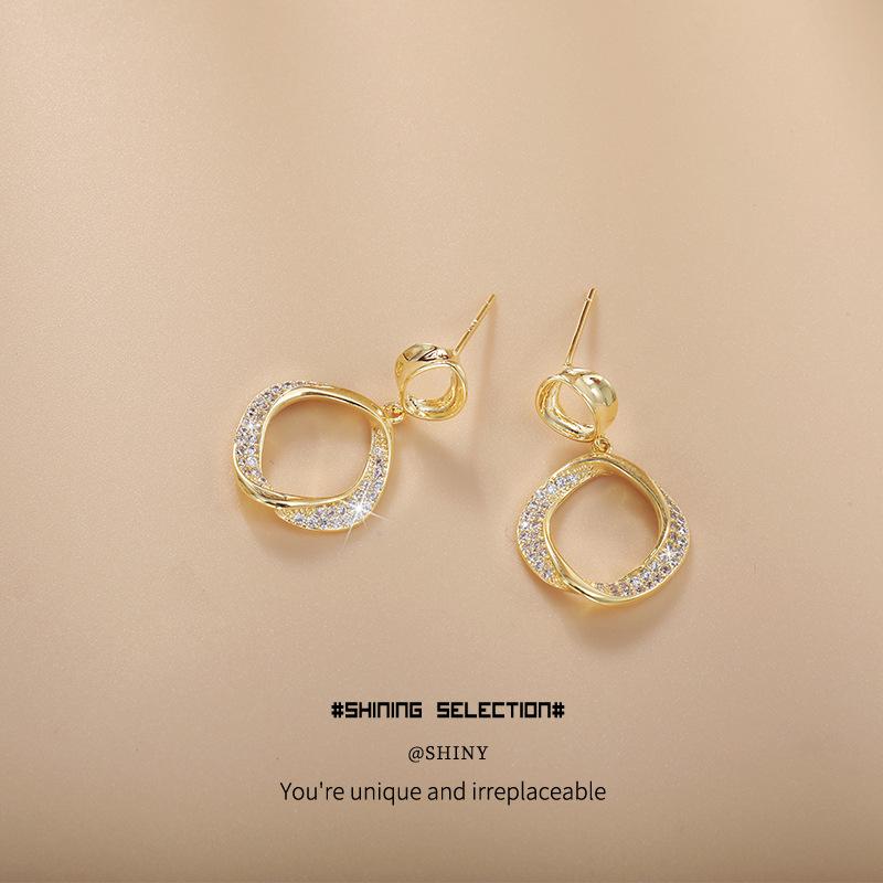 Shining Pearl Copper Alloy Earrings: Light Luxury, High-End Gold-Plated with Strong Color Retention