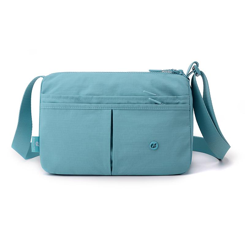 Borsa a tracolla sottile con tasche frontali e tracolla regolabile in nylon tinta unita