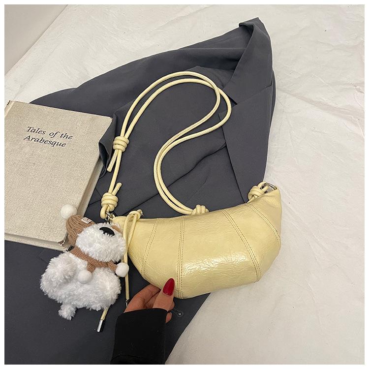 Niche croissant bag women's new popular fashion shoulder underarm bag versatile commuter messenger bag