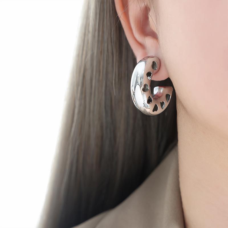 Hollow Heart Stainless Steel C-Shaped Retro Earrings - Chinese Style Hip Hop