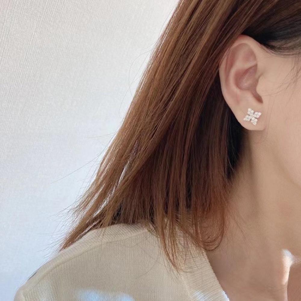 Elegante PT950 Vergoldete Kleeblatt Zirkon Ohrringe für Damen Minimalistischer Stilvoller Schmuck