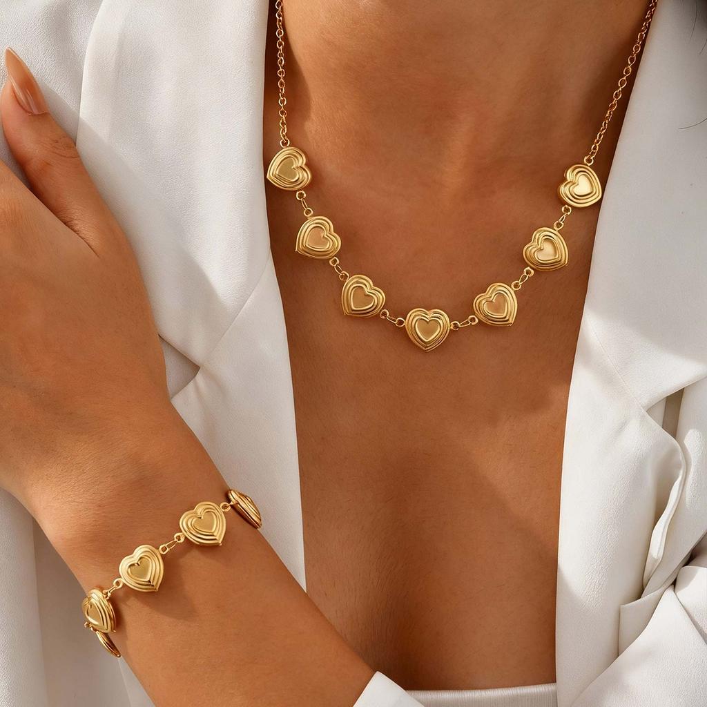 Unique Hollow Strawberry Heart Shape Necklace for Women,18K Gold-plated Stainless Steel Chain Necklaces,Fashion Jewelry Gift