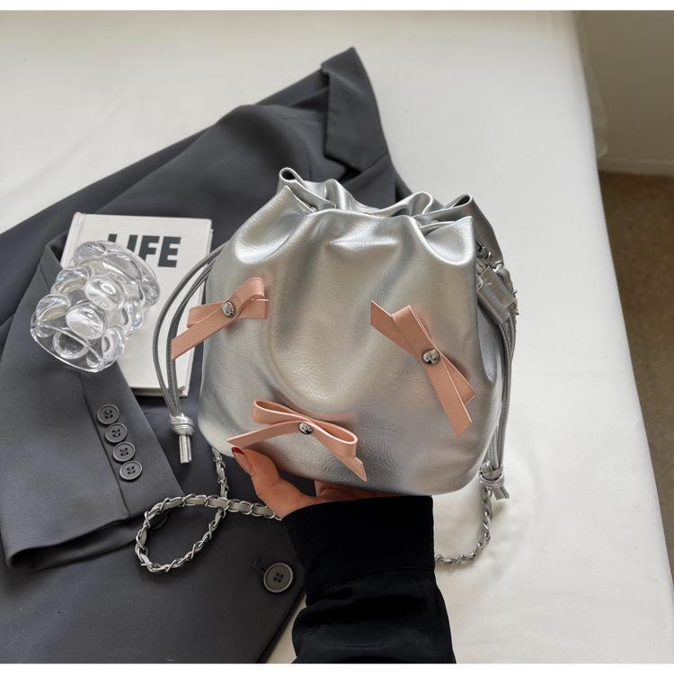 Premium sense of foreign style small bag women's 2025 new versatile chain messenger bag super fire niche bow bucket bag
