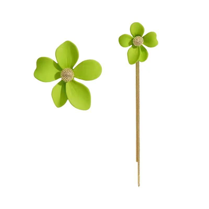 Asymmetrische grüne Quastenohrringe mit Blumen - S925 Silber, leichter Luxus für Frühling & Sommer