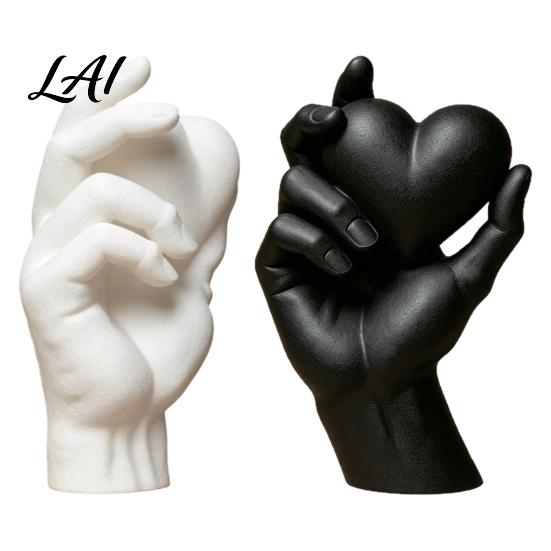 Scultura a Forma di Cuore Decorazione Mano Che Tiene Statuetta Stampata 3D Arredo Scultoreo Moderno Minimalista per Scrivania Accenti Romantici per Casa Accento per Libreria Comodino