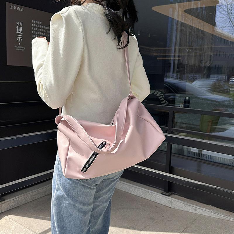 Crossbody bag women's large-capacity new commuter shoulder armpit bag autumn and winter texture fashionable casual tote bag