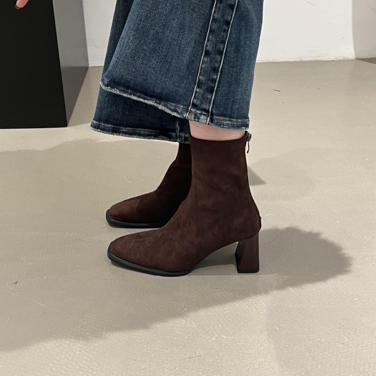 

Ретро женские ботфорты с острым носком на массивном каблуке и с металлической пряжкой, рыцарские ботинки 35 кофейный