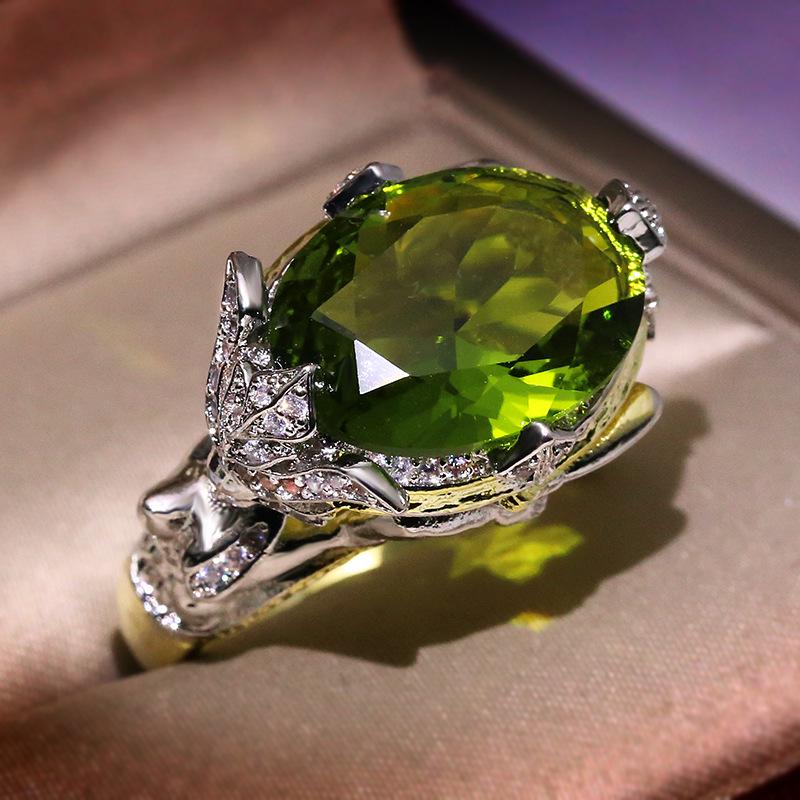 Luxurious Women's Silver Ring with Mermaid Green Zircon
