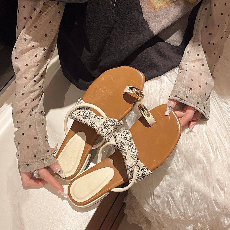 French Thick Heel with Cool Slippers Women's Summer Wear 2025 New Pinch Square Slippers Holiday Beach Shoes