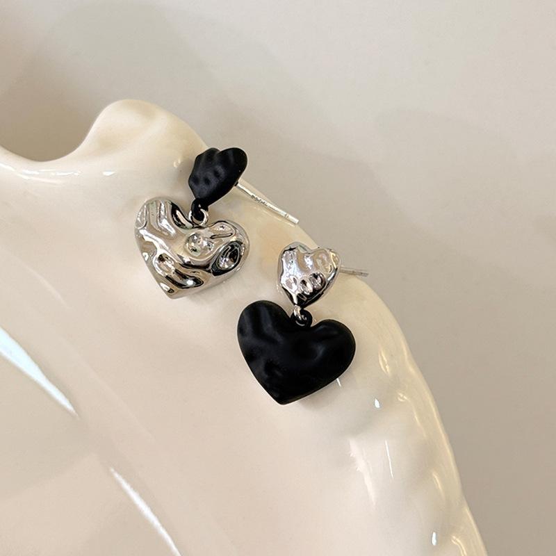 Pleated love asymmetrical pendant earrings niche temperament light luxury stud earrings high sense simple personalized earrings