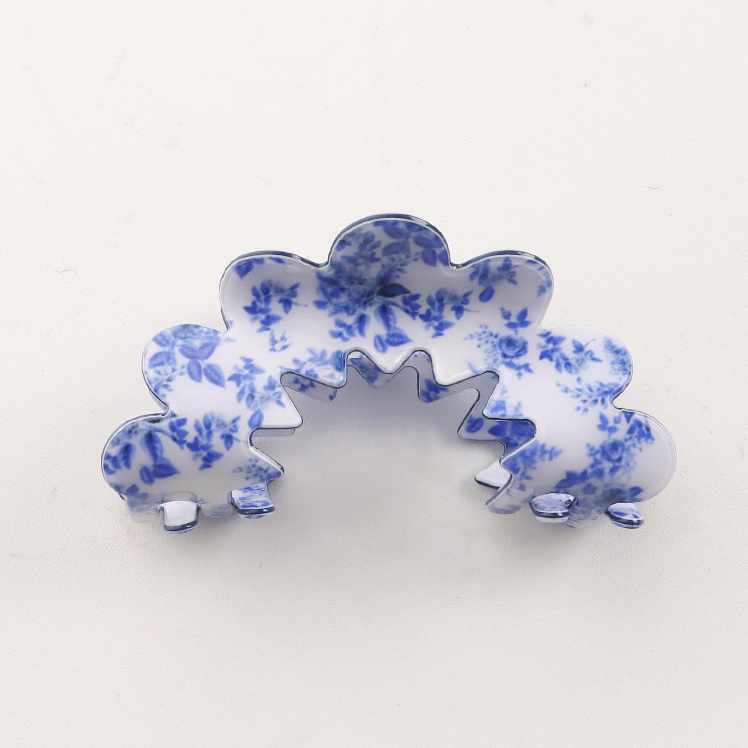 

Bamboo Yao Blue Wave Hair Claw Clip: Creative Shark Claw for Women - Fashionable PVC Hair Accessory.