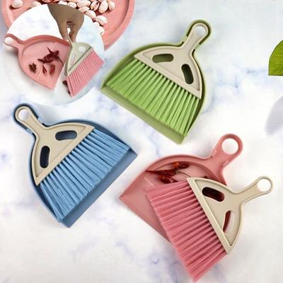 1 súprava malej metly na lopatky Ergonomicky navrhnutá kefa na lopatky s mäkkými štetinami Súprava nástrojov na čistenie prenosného čističa omrvinky pre domácu kanceláriu