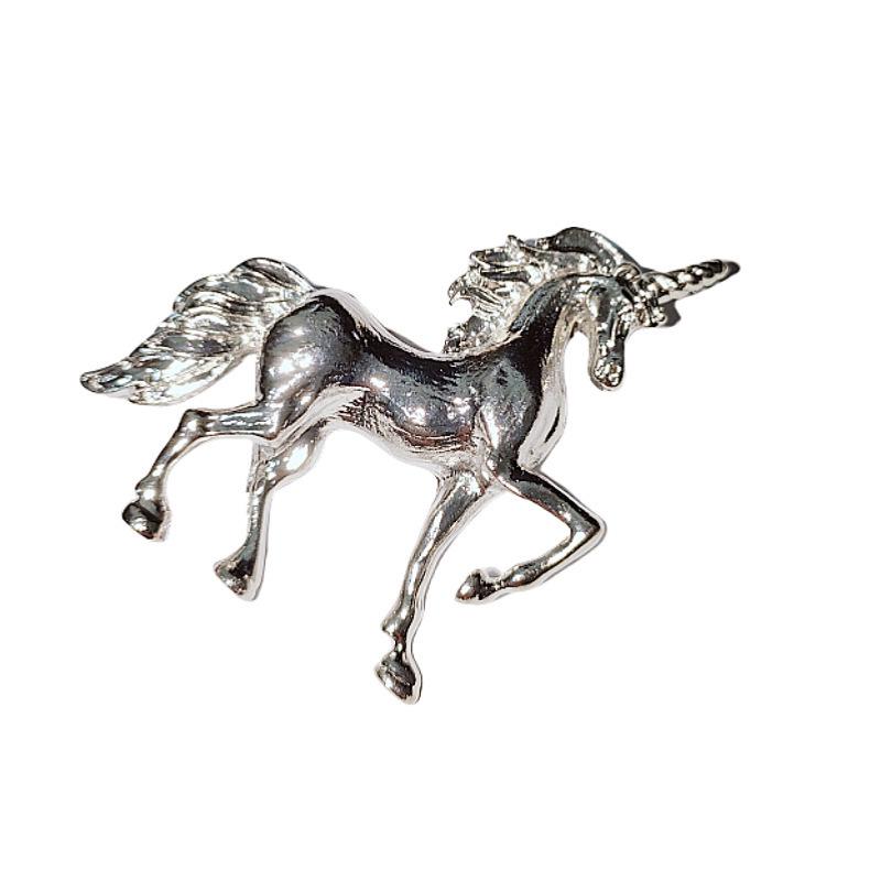 Retro Zodiac Galloping Horse Brooch: Three-Color Enamel Pin Accessory for Men