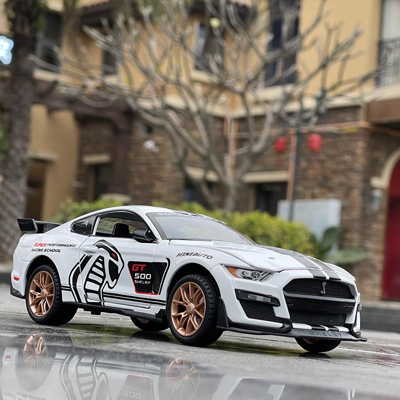 Maßstab 1:24 Mustang Shelby GT500 Druckgussauto-Modellspielzeug, zurückziehbares Spielzeugfahrzeug mit Ton und Licht für Kinder, Kleinkinder, Jungen und Mädchen, Geschenkkollektion