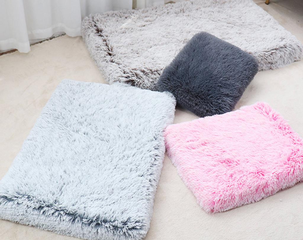 Eco-Friendly Solid Modern Square Luxury Dog Crate Pad Bed with Cotton Fill for Large Dogs-Removable Washable Velvet Cover Carton