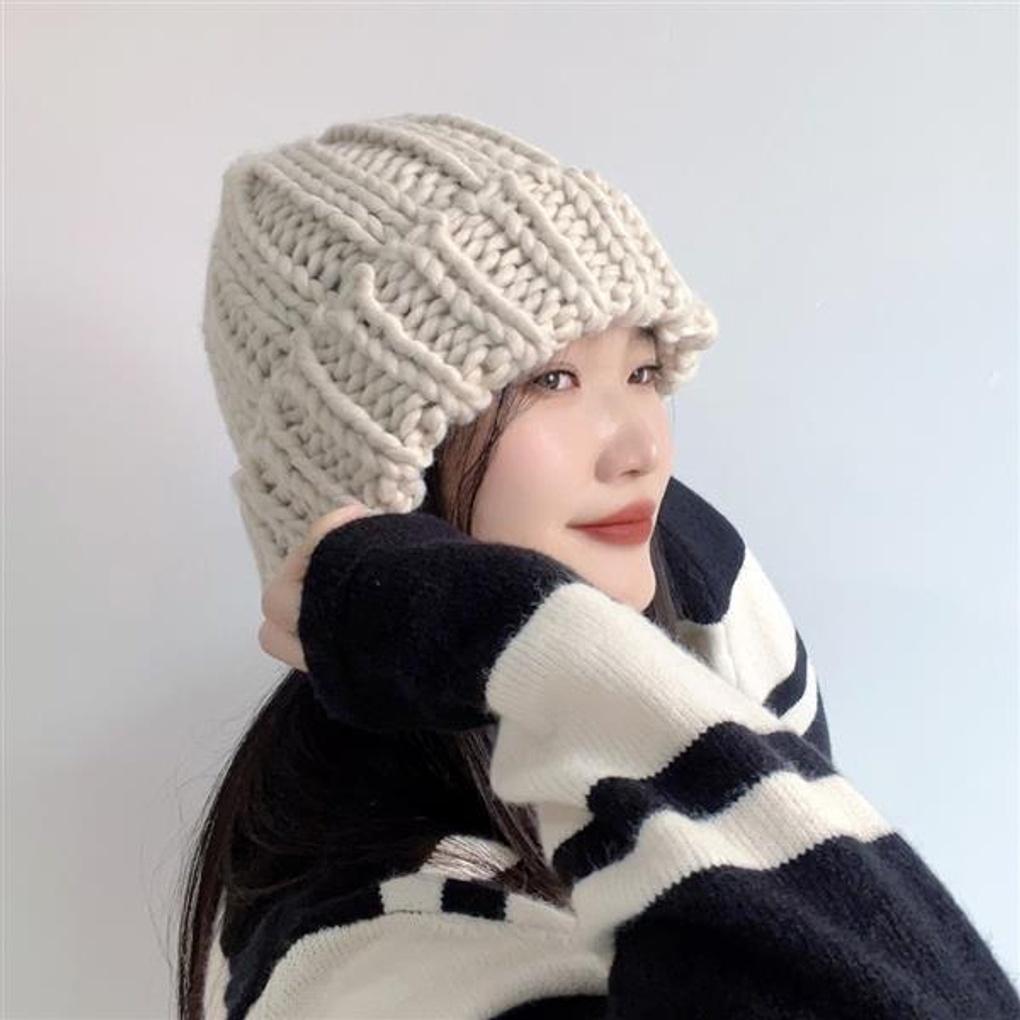 MI Twisted Knit Beanie (Beige)