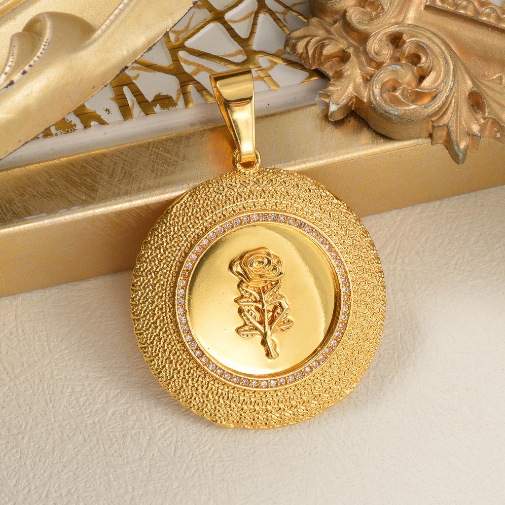 2026 Retro Niche Personalized 18K Gold Round Brand Lace Rose Necklace for Men and Women To Wear Pendant Gift