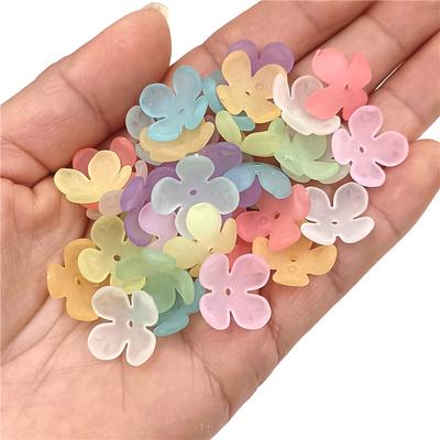 Forniture per feste a casa Contenitore per fiori in acrilico alla moda Braccialetto con fiori a 4 petali Collana realizzata a mano Materiali di colore caldo satinato 20 pezzi Perline da 15 mm