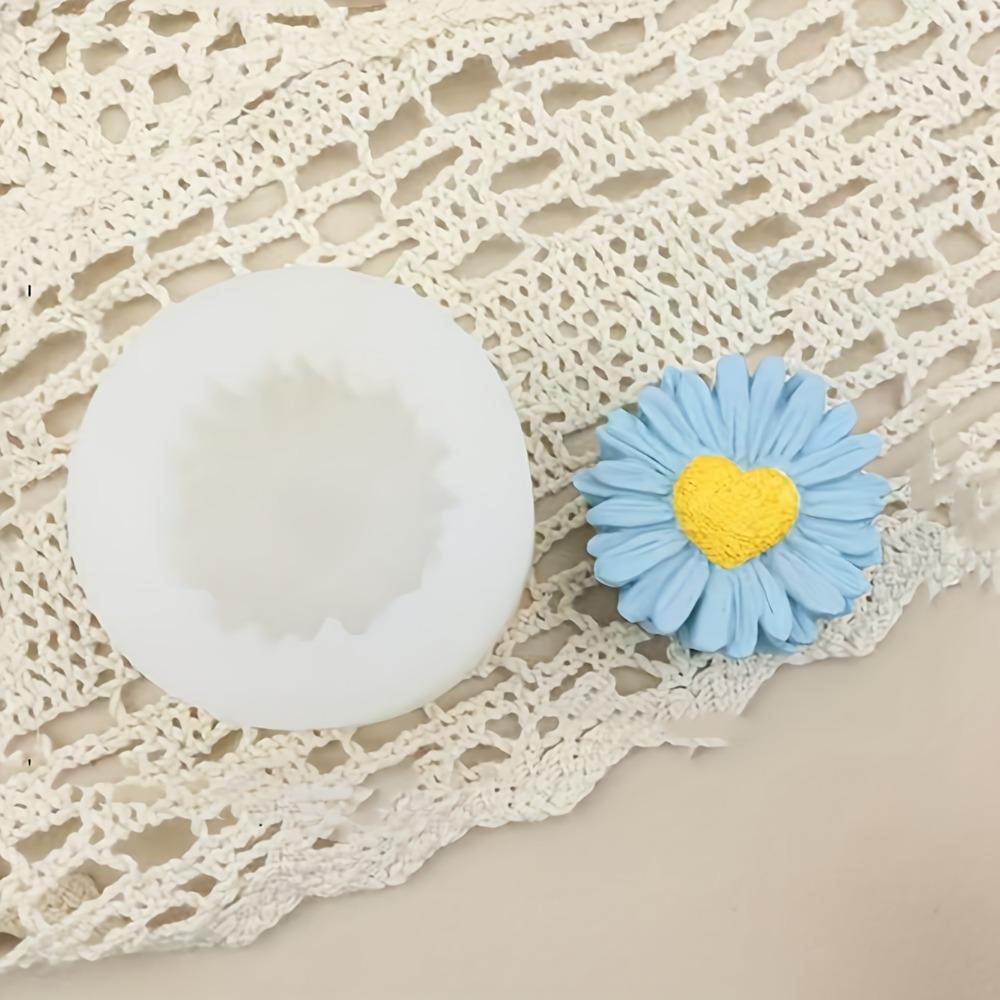 1pc Small Holeless Heart Chrysanthemum Scented Candle Silicone Mold DIY Chrysanthemum Scented Plaster Home Decor Silicone Mold