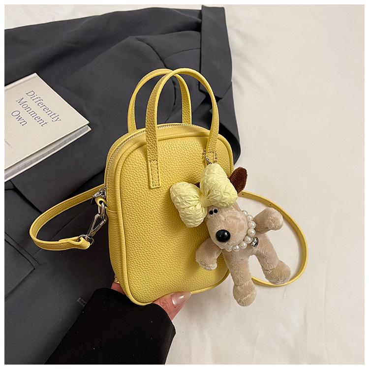 This year's popular fashion messenger small bag for women 2025 spring new trendy retro shoulder commuter bowling bag for women
