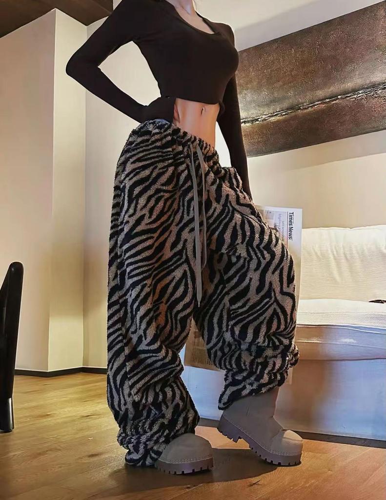 Korean INS Style Women's Soft Tiger Stripe Sweatpants - Cozy Winter Wear for Indoors & Outdoors