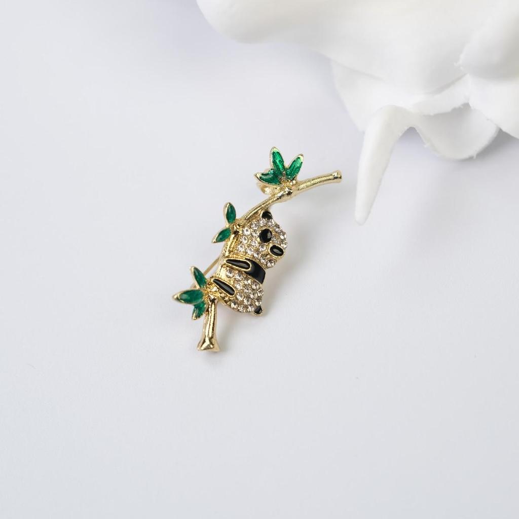 Elegant Panda and Bamboo Rhinestone Brooch – High-end Animal Alloy Design