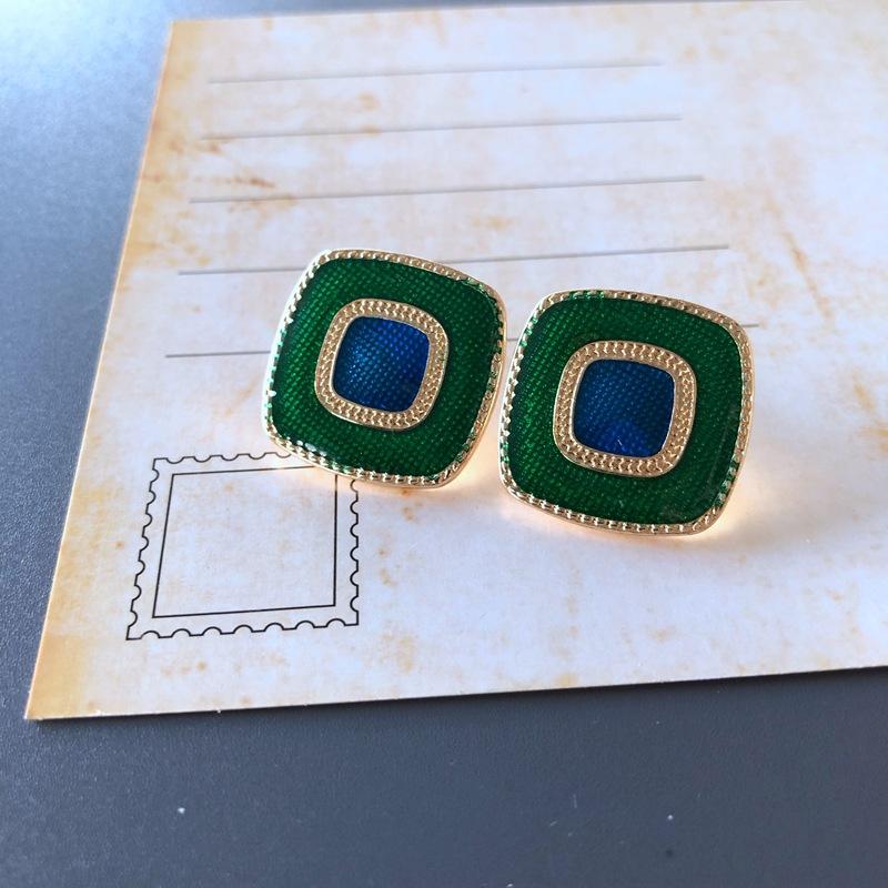 Vintage Women Baroque Green Color Pearl Enamel Earrings Trendy Palace Round Heart Shape Stud Earring Exquisite Lady Stud Earing