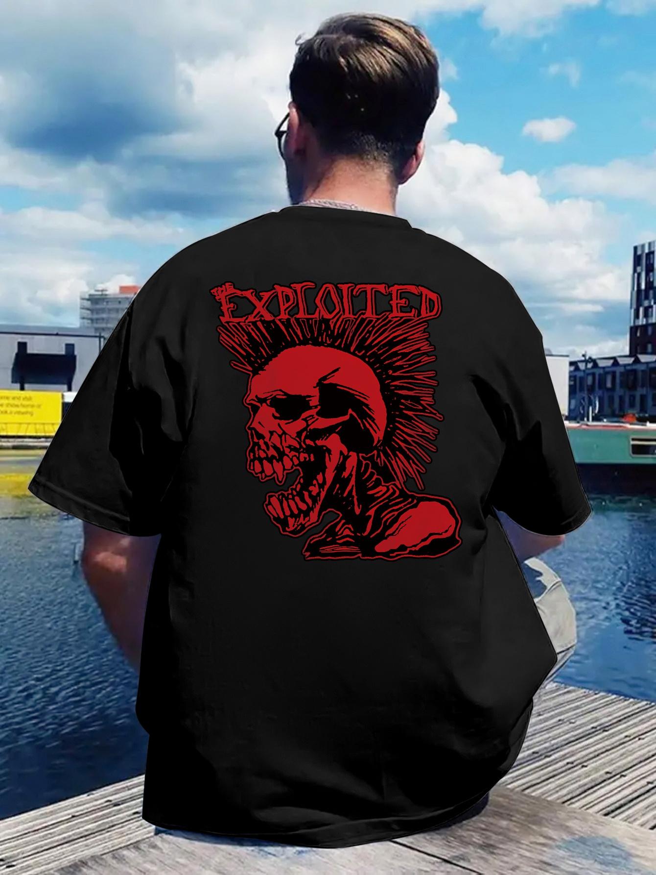 A Short-Sleeved Round-Neck T-shirt Featuring a Vintage Rock Band Print on The Back L
