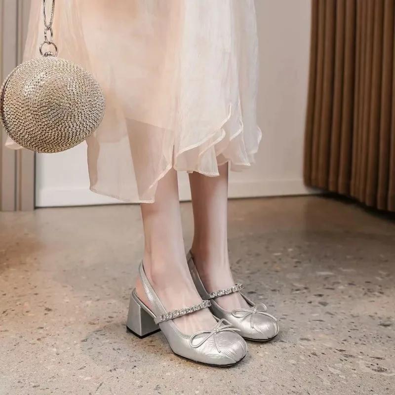 

Женская обувь 2024 года, модные женские сандалии Baotou, горячая распродажа, сплошные сандалии с бабочкой и узлом, женские новые каблуки с кристаллами для женщин 39 серый