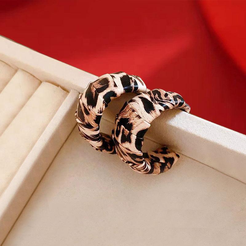 Tide And Cool Leopardenmuster Lederohrringe, High-End Leichter Luxus Nischenohrringe, 925 Silbernadel Ohrringe, Schmuck.