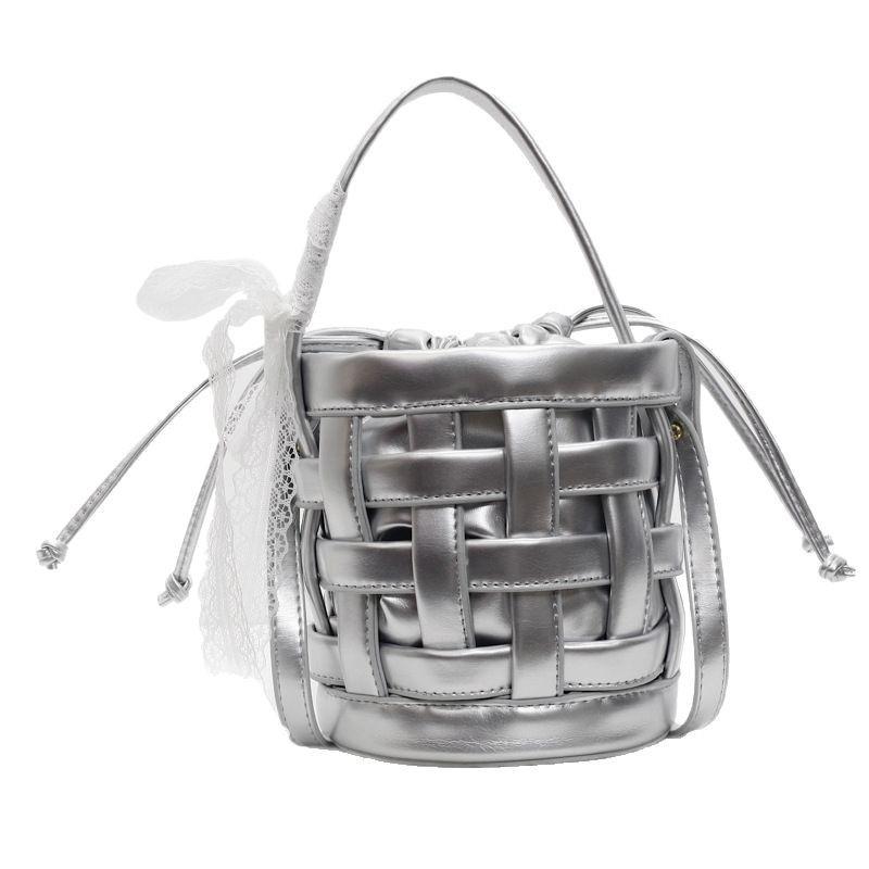 Korean version of niche hand-carried bucket bag women's 2025 spring trendy versatile fashion woven bag foreign-style oblique shoulder bag