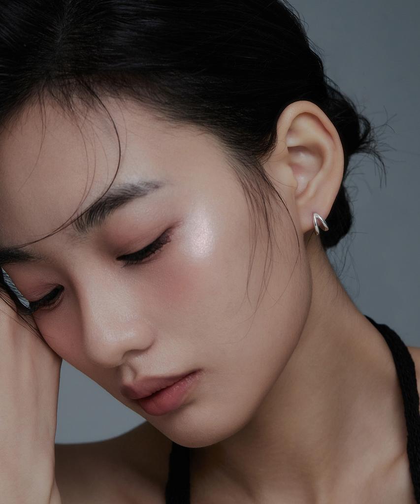 Goldndear [D.Silver925] Twin Line One-Touch Earrings