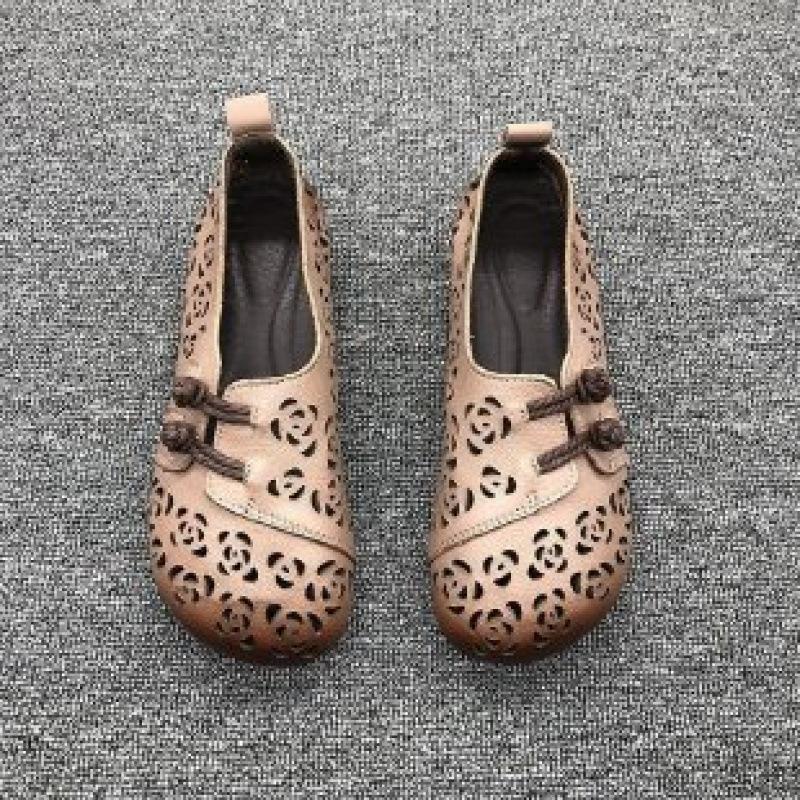 Sandals women's retro hollow breathable beef tendon sole non-slip hole shoes flat mother leather shoes