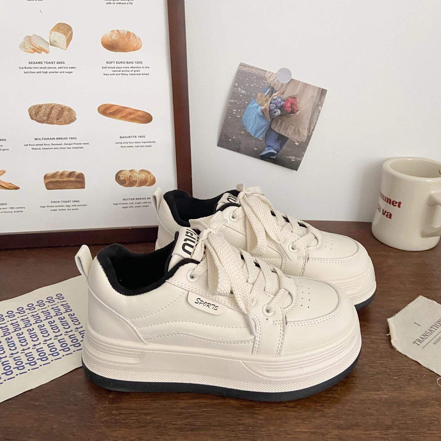 

Girls sports shoes 2025 spring and autumn new children s soft-soled versatile casual shoes medium and older children s breathable board shoes autumn 38 yards inner length is about 23.5CM.