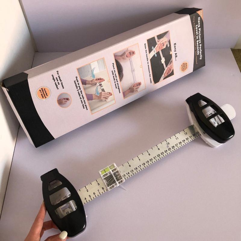 HANGING HERO Automatisches Bildaufhängungs-Wasserwaagen-Werkzeug, Wandmontage-Kit mit Doppel-Nagelstanzer und Winkelmessung, Werkzeuglose Aufhängehilfe