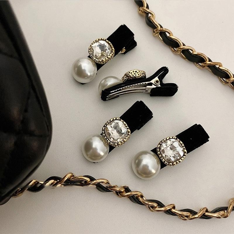 2/4pcs Pearl small fragrance side clip headpiece for women, exquisite black velvet bangs hair clip, retro new high-end clip