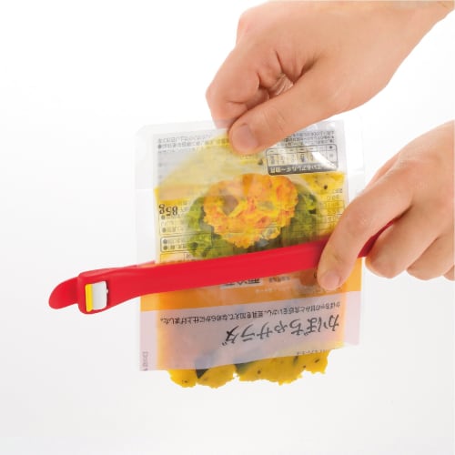 Akebono Sangyo Green Cutter, Made in Japan. Open pouches and squeeze contents without getting your hands dirty. Grab and remove retort pouches from bo