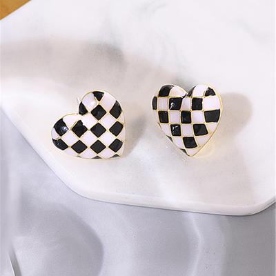 New Trendy Autumn and Winter, Checkerboard Geometric Earrings, Women's Ins Style Black and White Plaid Stud Earrings.