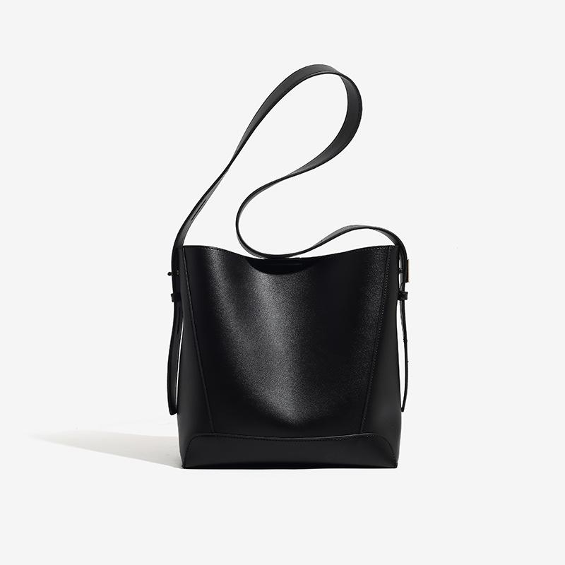 Underarm Bag Women's Bag Spring and Summer New Women's Bag Crossbody Bag Simple and Versatile One-shoulder Large Capacity Commuting Bucket Bag