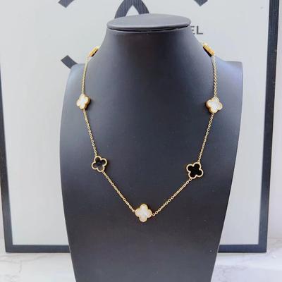 Collier chanceux en acier titane de haute qualité à quatre feuilles d'herbe